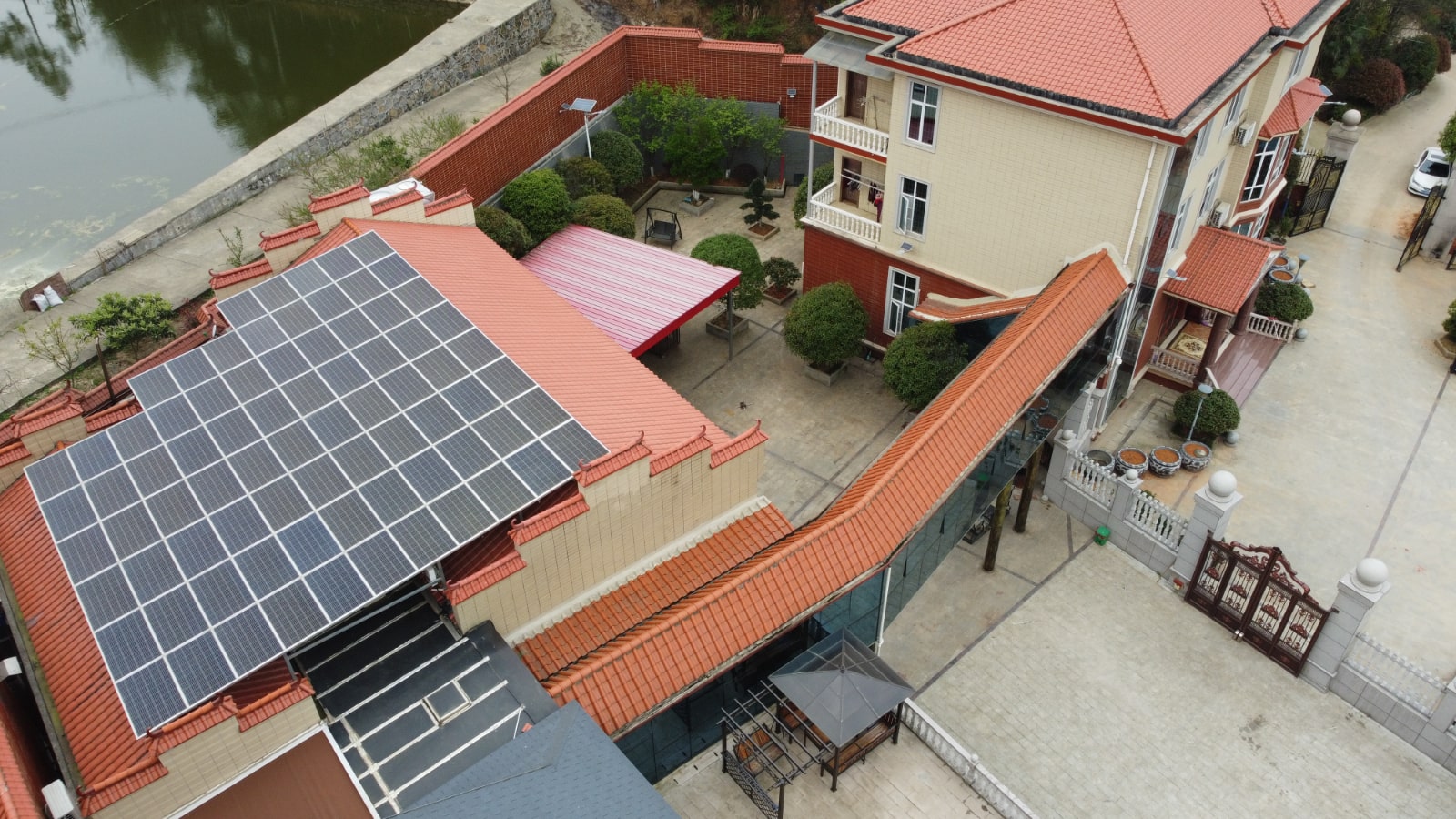 太阳能光伏发电.jpg 太阳能光伏发电.jpg